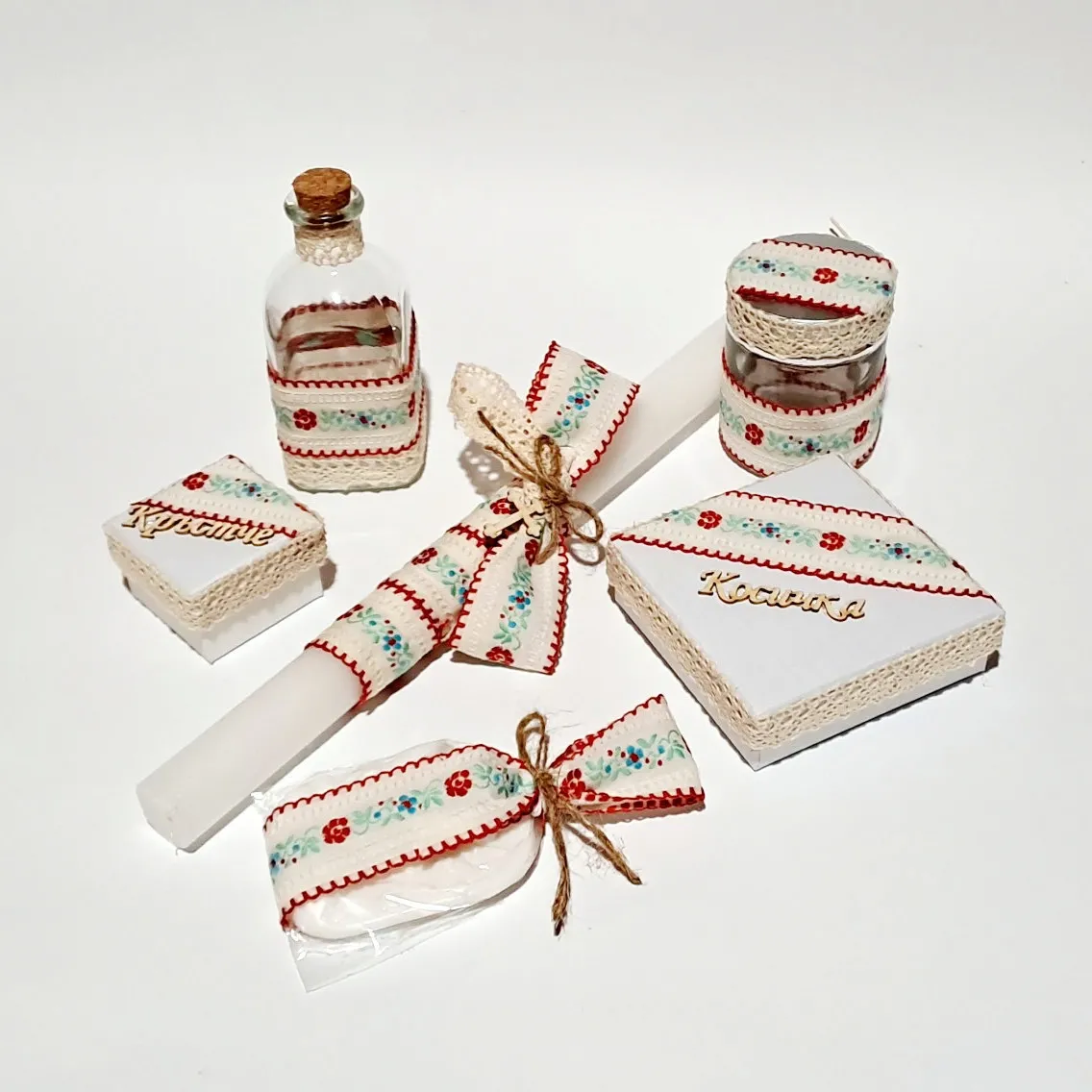 Комплект за Кръщене с Български шевици, модел KK138