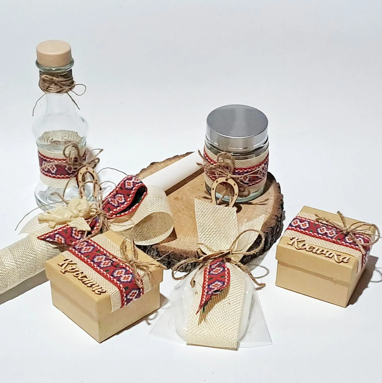Комплект за кръщене с традиционни български шевици, модел KK150