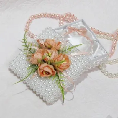 Кутийка за пръстени с перли, модел K06 Кутийка за пръстени с перли, модел K06