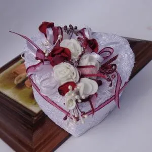 Кутийка за халки с декорация в бордо, модел K019 Кутийка за халки с декорация в бордо, модел K019
